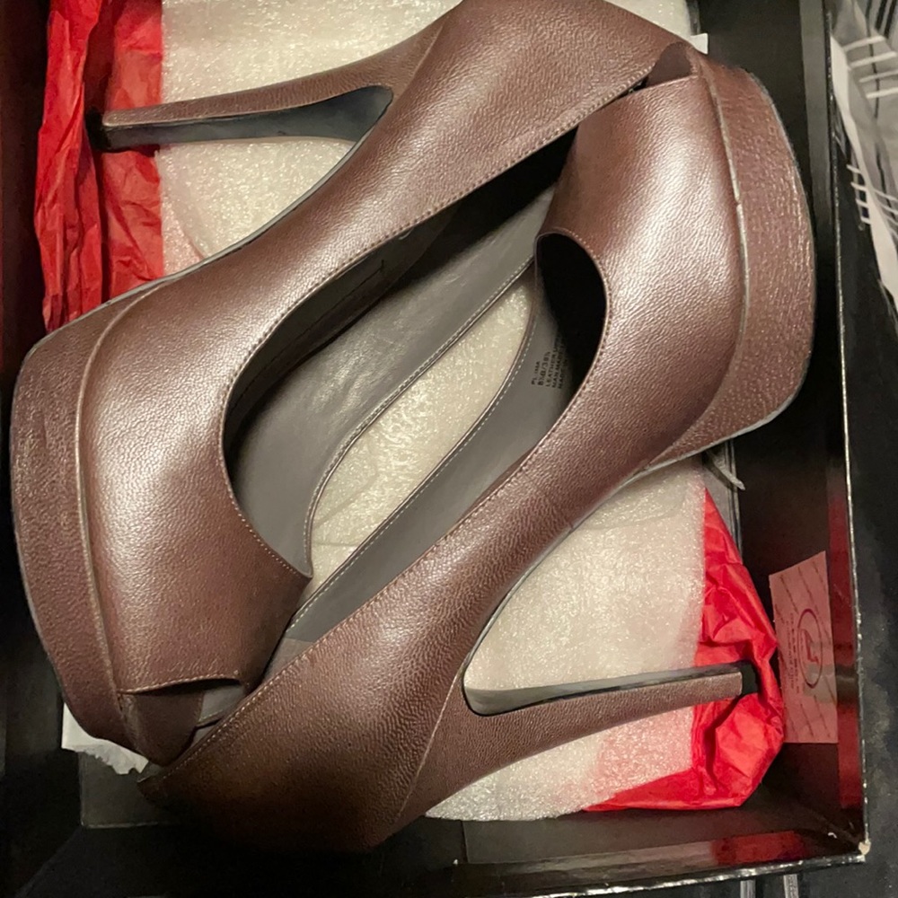 BCBG Steel Grey Pearl Tumbled Pumps